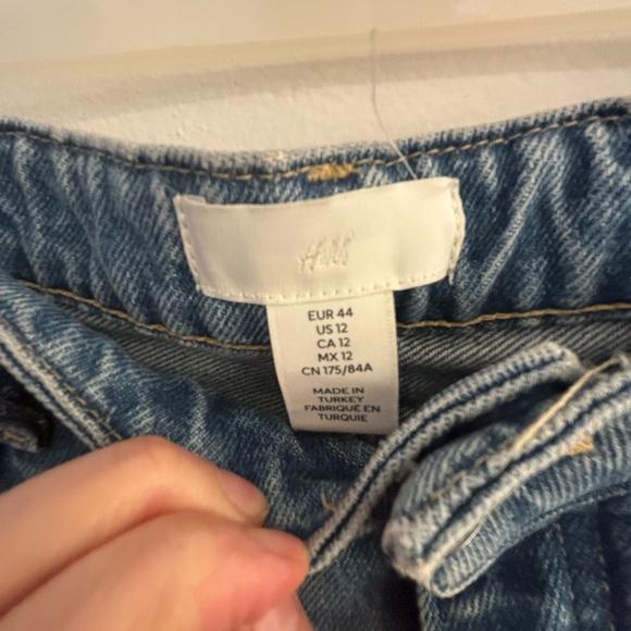 H & M wide-leg ripped medium blue women’s jeans, size 12. Button fly. EUC - Picture 4 of 5